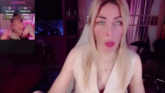 Image 2 of nicole_g0ld_ Stream on Chaturbate on 1 month ago