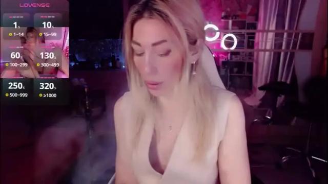Image 3 of nicole_g0ld_ Stream on Chaturbate on 1 month ago
