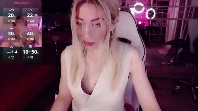 Image 6 of nicole_g0ld_ Stream on Chaturbate on 1 month ago