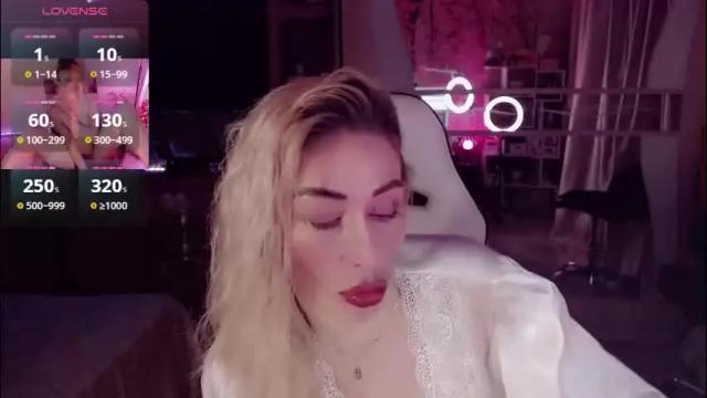 Image 7 of nicole_g0ld_ Stream on Chaturbate on 1 month ago