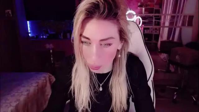 Image 7 of nicole_g0ld_ Stream on Chaturbate on 26 days ago
