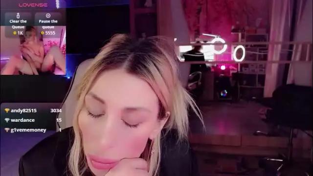 Image 7 of nicole_g0ld_ Stream on Chaturbate on 14 days ago