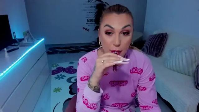 Image 11 of nicole_queen28 Stream on Chaturbate on 14 months ago