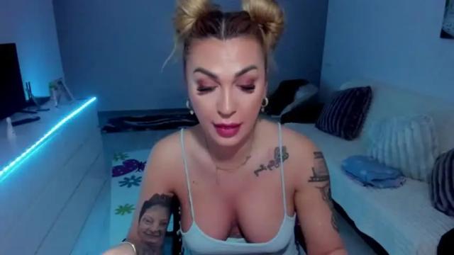 Image 7 of nicole_queen28 Stream on Chaturbate on 16 months ago