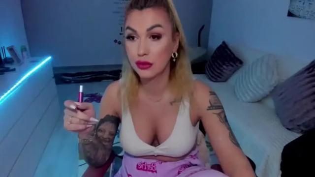 Image 10 of nicole_queen28 Stream on Chaturbate on 14 months ago