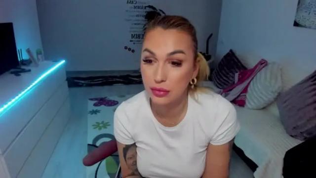 Image 10 of nicole_queen28 Stream on Chaturbate on 14 months ago