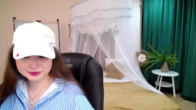 Image 12 of nicolefoxery Stream on Chaturbate on 2 months ago