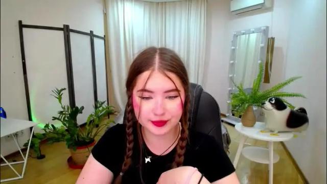 Image 3 of nicolefoxery Stream on Chaturbate on 1 day ago