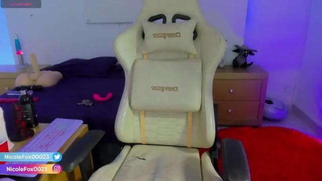 Image 8 of nicolefoxx23 Stream on Chaturbate on 14 months ago