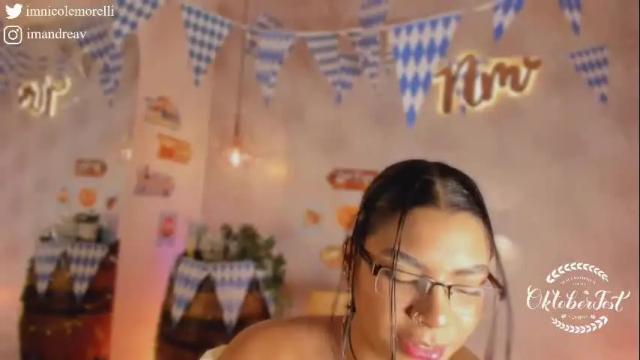 Image 2 of nicolemorelli2 Stream on Chaturbate on 1 month ago