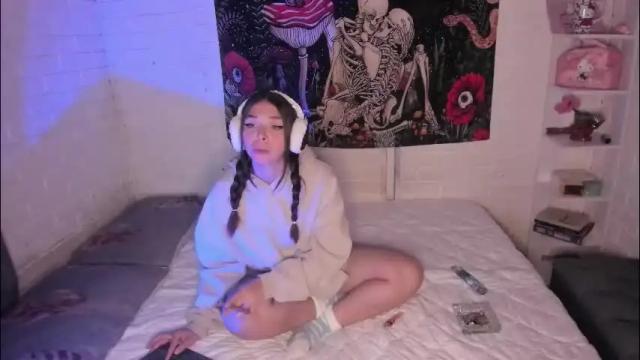 Image 4 of nicolepeachx Stream on Chaturbate on 2 months ago