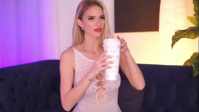 Image 10 of nicolesarahx Stream on Chaturbate on 2 months ago