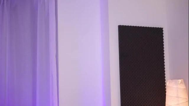 Image 4 of nicolesarahx Stream on Chaturbate on 1 month ago