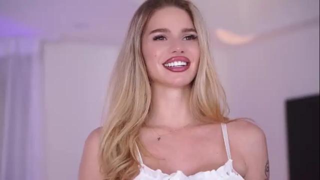Image 3 of nicolesarahx Stream on Chaturbate on 1 month ago