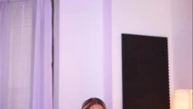 Image 4 of nicolesarahx Stream on Chaturbate on 22 days ago