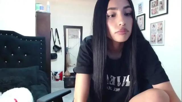 Image 6 of nicoletta_c66 Stream on Chaturbate on 29 days ago