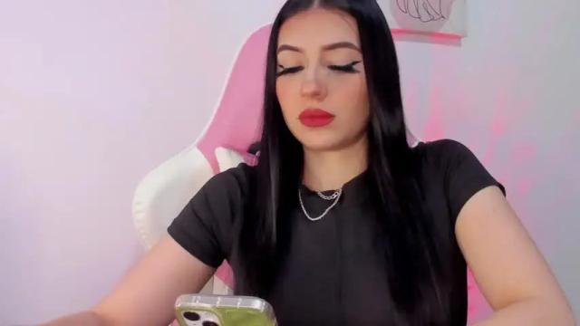 Image 2 of nicolette_delixii Stream on Chaturbate on 16 months ago