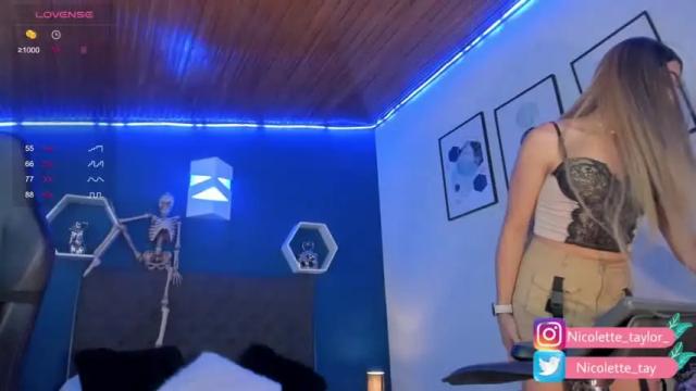 Thumbnail 1, nicolette_tay_'s Stream at Chaturbate, 19 months ago