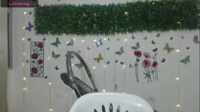 Image 11 of nicoleychris Stream on Chaturbate on 19 months ago