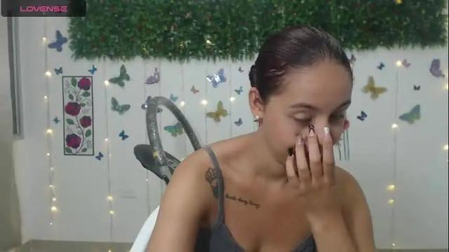 Image 3 of nicoleychris Stream on Chaturbate on 19 months ago