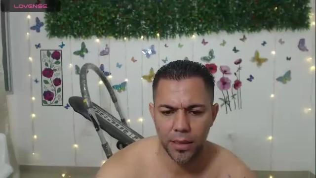 Image 7 of nicoleychris Stream on Chaturbate on 19 months ago