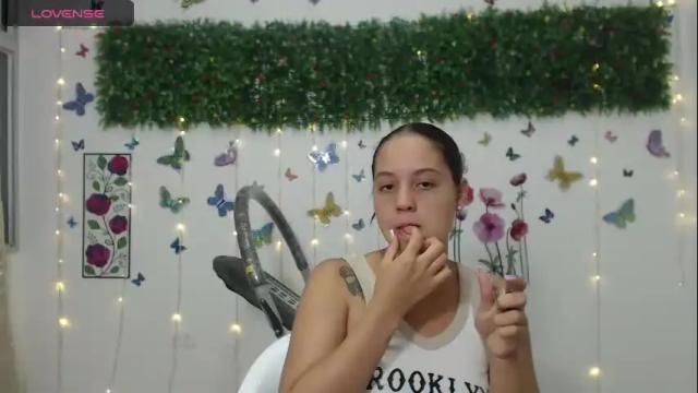 Image 10 of nicoleychris Stream on Chaturbate on 19 months ago