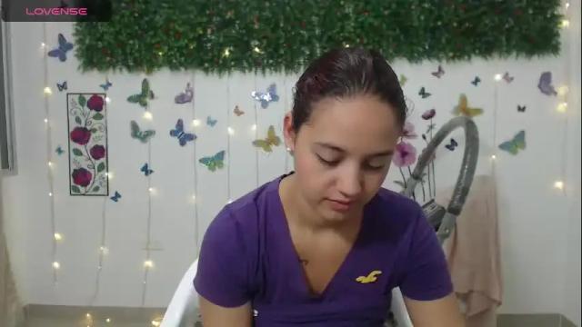 Image 3 of nicoleychris Stream on Chaturbate on 18 months ago