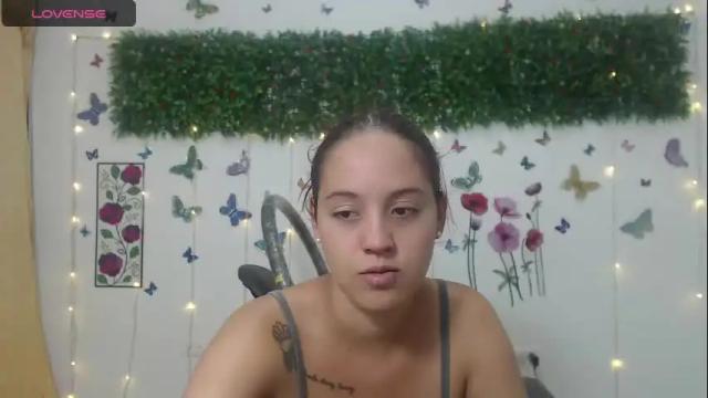 Image 10 of nicoleychris Stream on Chaturbate on 18 months ago