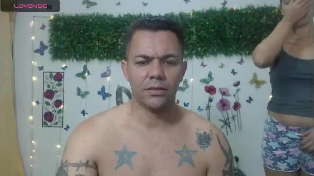Image 12 of nicoleychris Stream on Chaturbate on 18 months ago