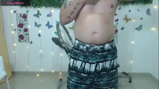 Image 3 of nicoleychris Stream on Chaturbate on 18 months ago