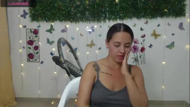 Image 11 of nicoleychris Stream on Chaturbate on 18 months ago