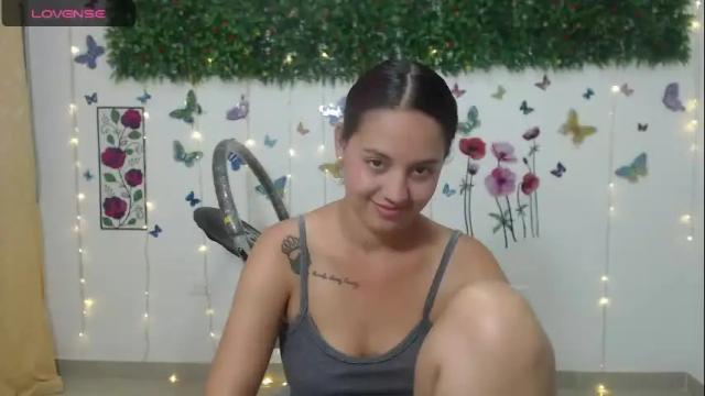 Image 8 of nicoleychris Stream on Chaturbate on 18 months ago