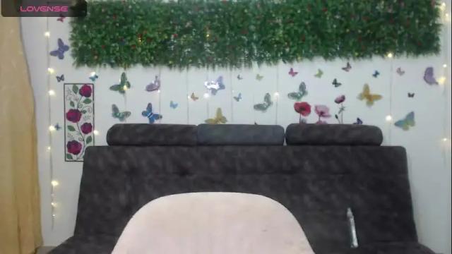Image 10 of nicoleychris Stream on Chaturbate on 18 months ago