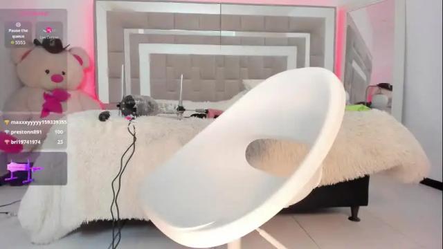 Image 10 of nicolle_foxy Stream on Chaturbate on 27 days ago