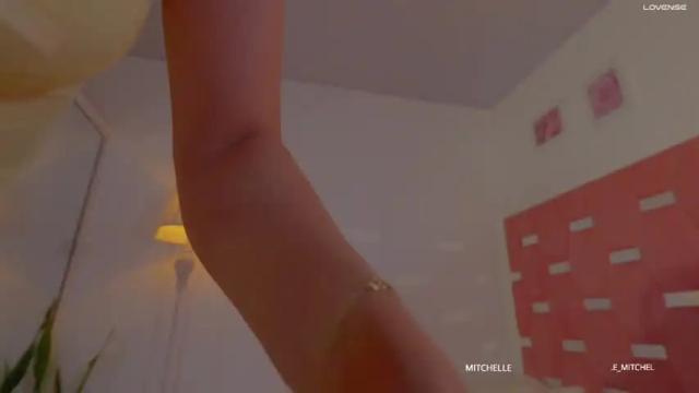 Image 2 of nicolle_mitchelle Stream on Chaturbate on 2 months ago