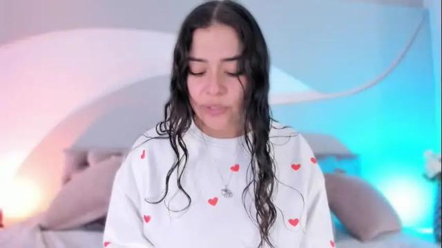 Image 2 of nicolle_w1 Stream on Chaturbate on 7 months ago