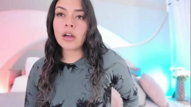 Image 2 of nicolle_w1 Stream on Chaturbate on 7 months ago