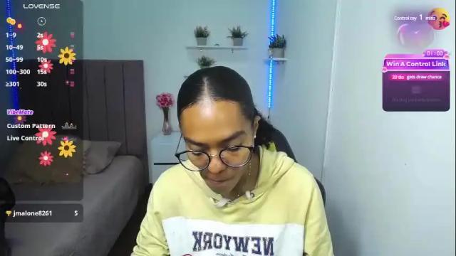 Image 12 of niina_lovee_ Stream on Chaturbate on 2 months ago