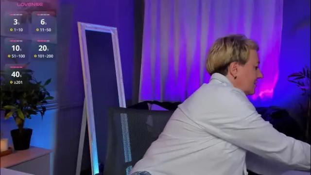 Image 11 of nika_smit Stream on Chaturbate on 2 months ago