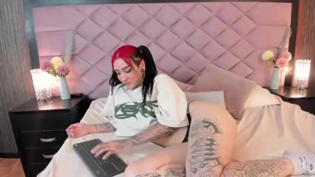 Image 6 of niki_fenton Stream on Chaturbate on 15 months ago