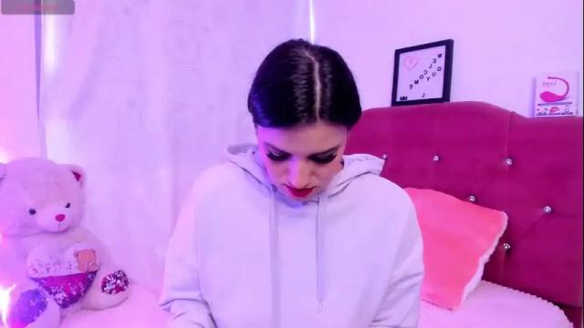 Image 4 of nikii_28 Stream on Chaturbate on 5 months ago