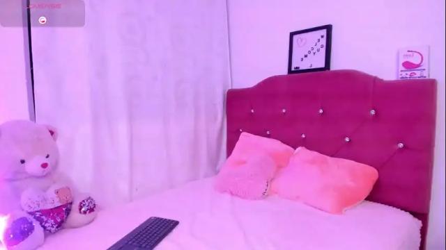 Image 4 of nikii_28 Stream on Chaturbate on 4 months ago