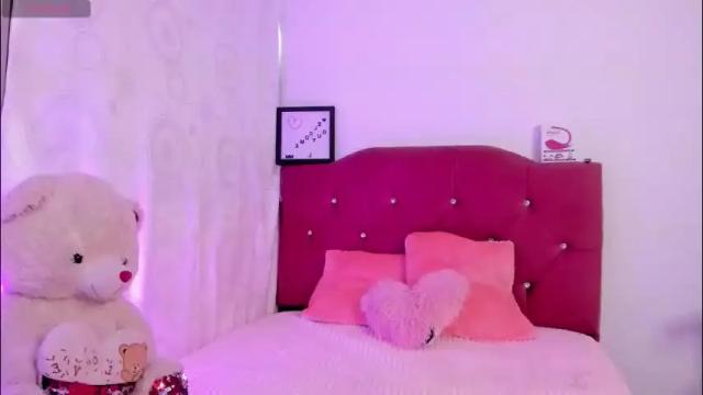 Image 7 of nikii_28 Stream on Chaturbate on 4 months ago