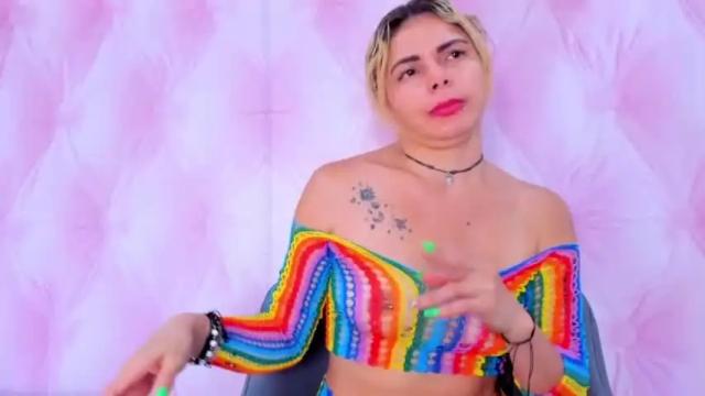 Image 4 of nikisantana Stream on Chaturbate on 14 months ago