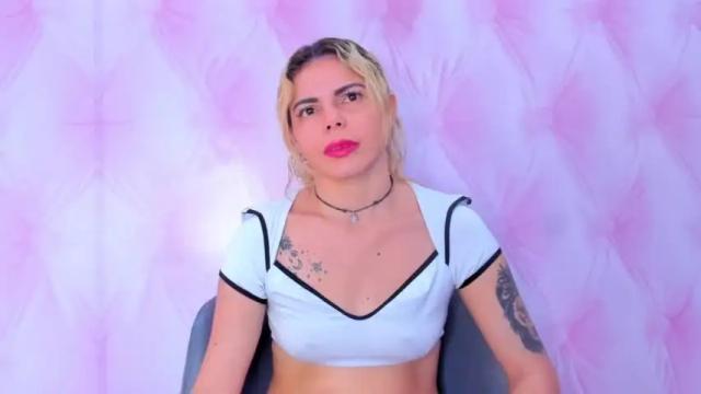 Image 3 of nikisantana Stream on Chaturbate on 14 months ago