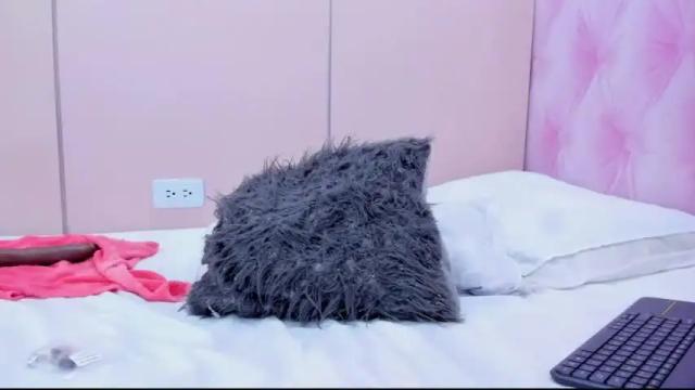 Image 4 of nikisantana Stream on Chaturbate on 13 months ago