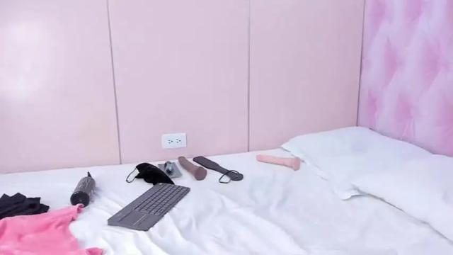 Image 10 of nikisantana Stream on Chaturbate on 13 months ago