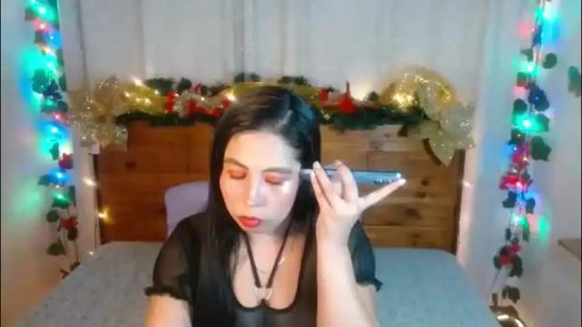 Image 3 of nikkiemilky Stream on Chaturbate on 1 month ago
