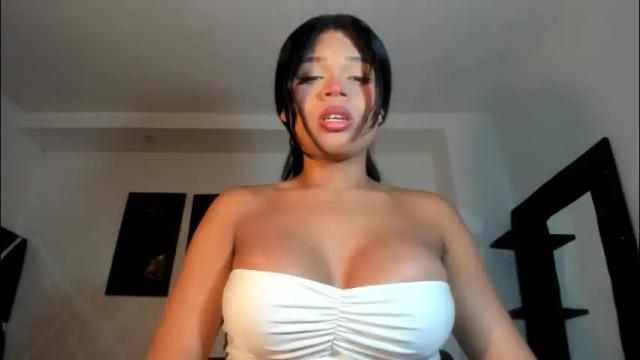 Image 3 of nikkitatsx Stream on Chaturbate on 1 month ago