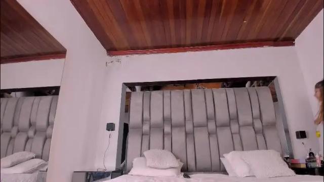 Image 8 of nikkysmiith Stream on Chaturbate on 6 days ago